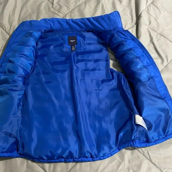 Boy’s Gap Puffer Vest - Picture 2 of 3
